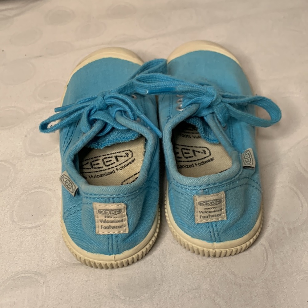 Keen Canvas Sneakers size 9 little girls aqua tie shoes - Picture 2 of 5